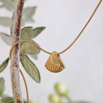 Shell Pendant Necklace