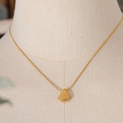 Shell Pendant Necklace