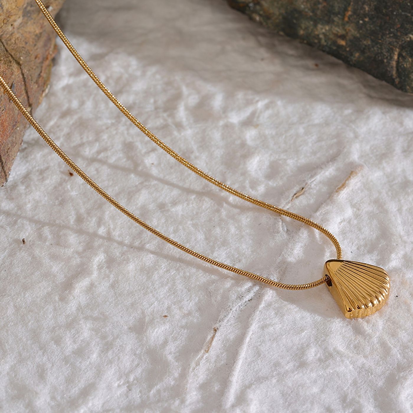 Shell Pendant Necklace