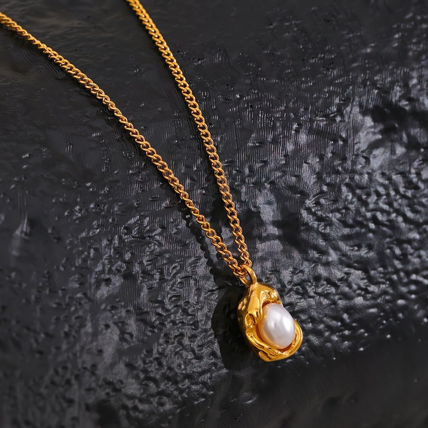 Baroque Pearl Pendant Necklace
