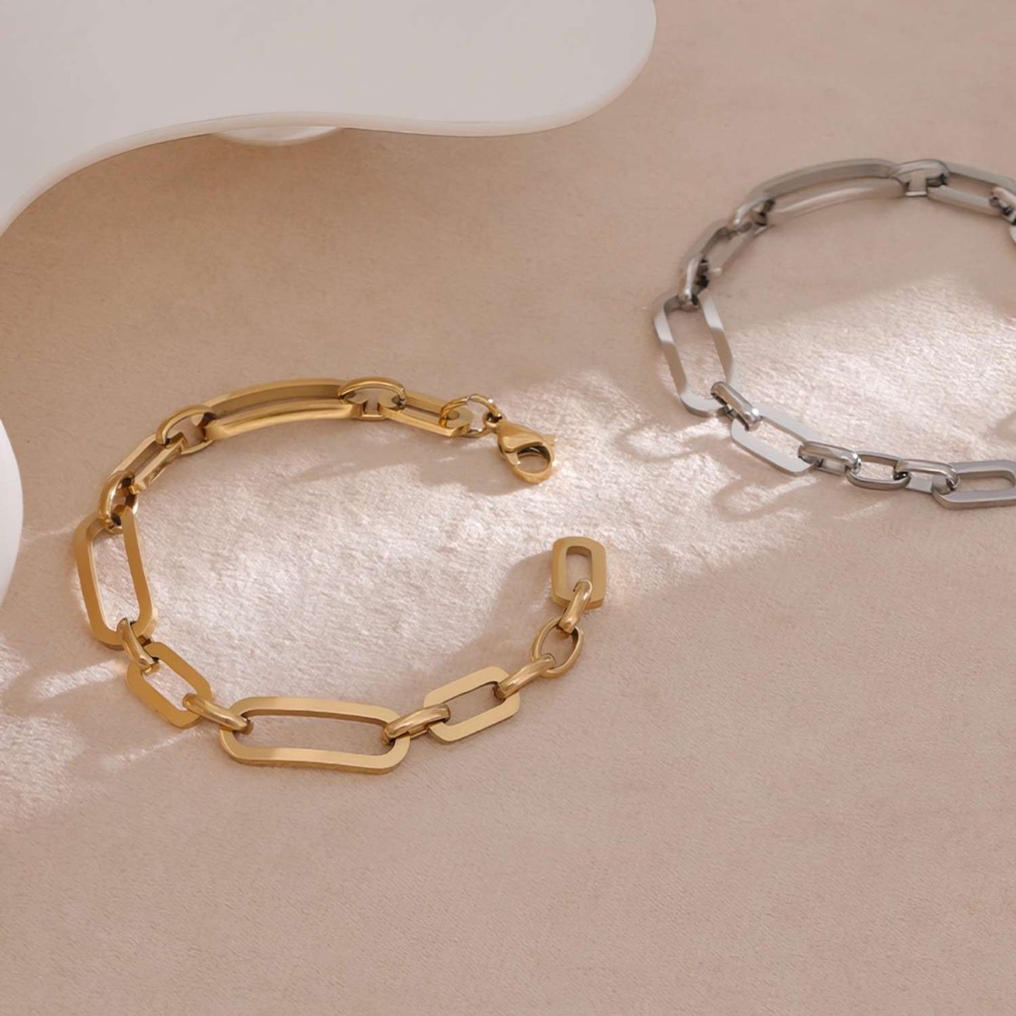 Bracelet with Large Asymmetrical Links